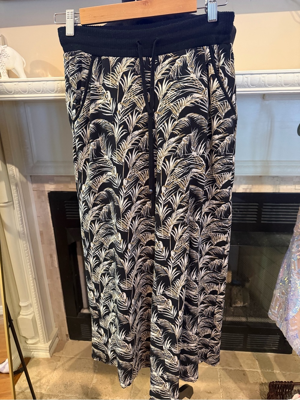 Max Studio Black and White Leaf-Print Maxi Skirt